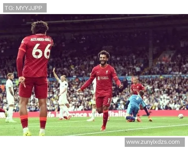 曼联遭利物浦绝杀,英超榜首之战步入白热化阶段 曼联遭利物浦绝杀,英超榜首之战步入白热化阶段