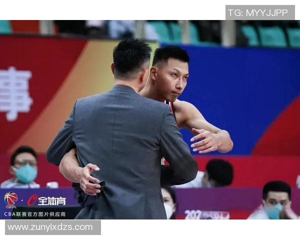 易建联在CBA比赛中打破个人得分纪录,狂砍60分带领广东击败对手 易建联在CBA比赛中打破个人得分纪录,狂砍60分带领广东击败对手